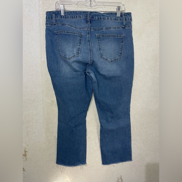 Copperflash Cropped Distressed Jeans - Picture 2 of 7